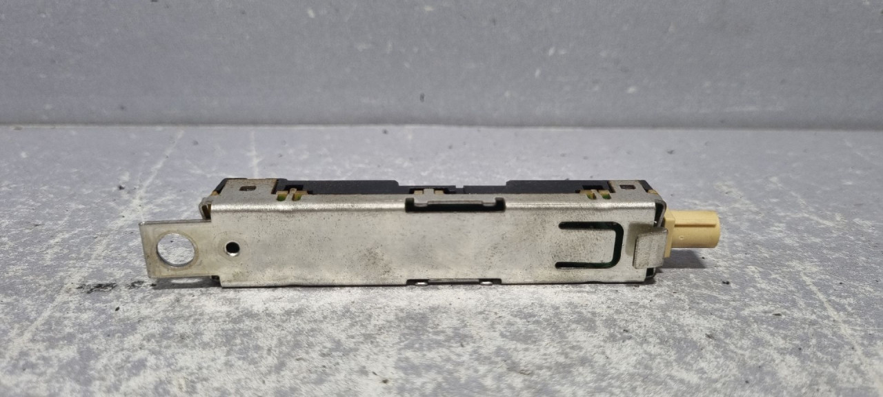 DIJELOVI ANTENA AUDI A6 4G > 11-14 4G5035225A