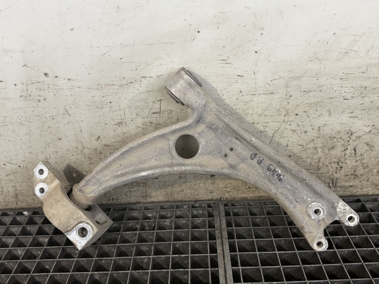 DIJELOVI LAFETA AUDI Q3 > 11-15 2.0 3C0153D