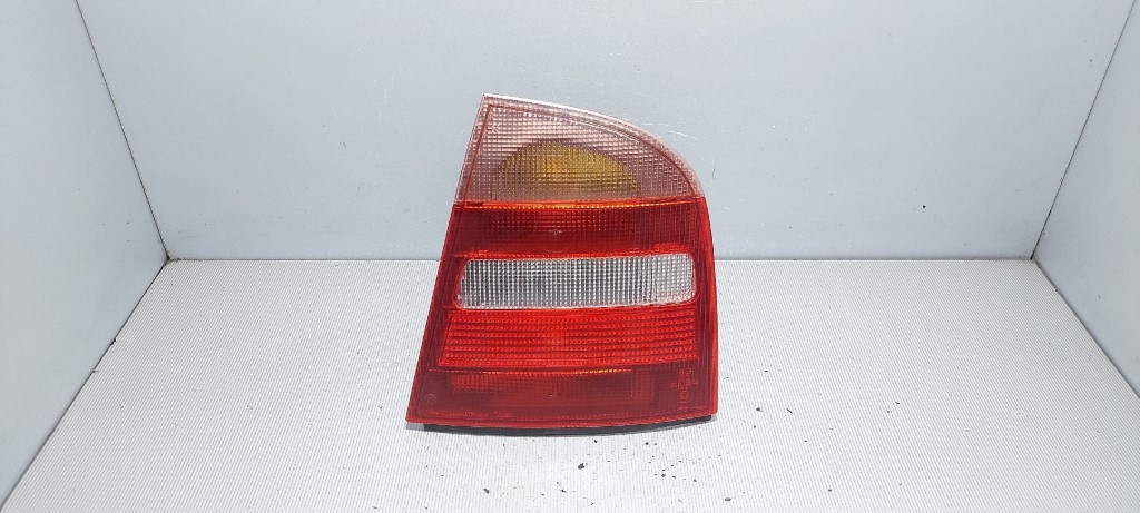 DIJELOVI STOP SVJETLO SKODA OCTAVIA > 00-04 1U6945112