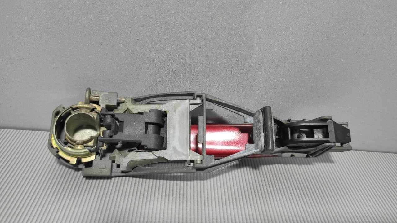 DIJELOVI RUCKA VRATA VW GOLF 4 > 97-03 3B0837885