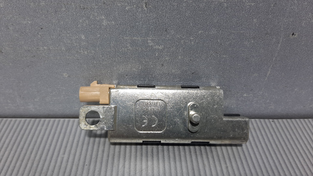 DIJELOVI ANTENA AUDI A3 > 08-12 8P4035225C