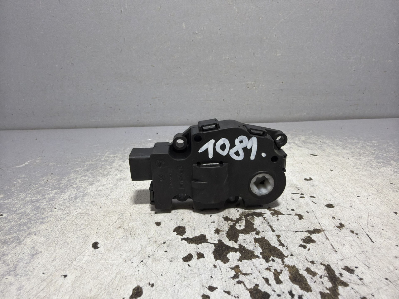 MOTORIC KLAPNE MERCEDES A KLASA (W176) > 15-18 EFB4923