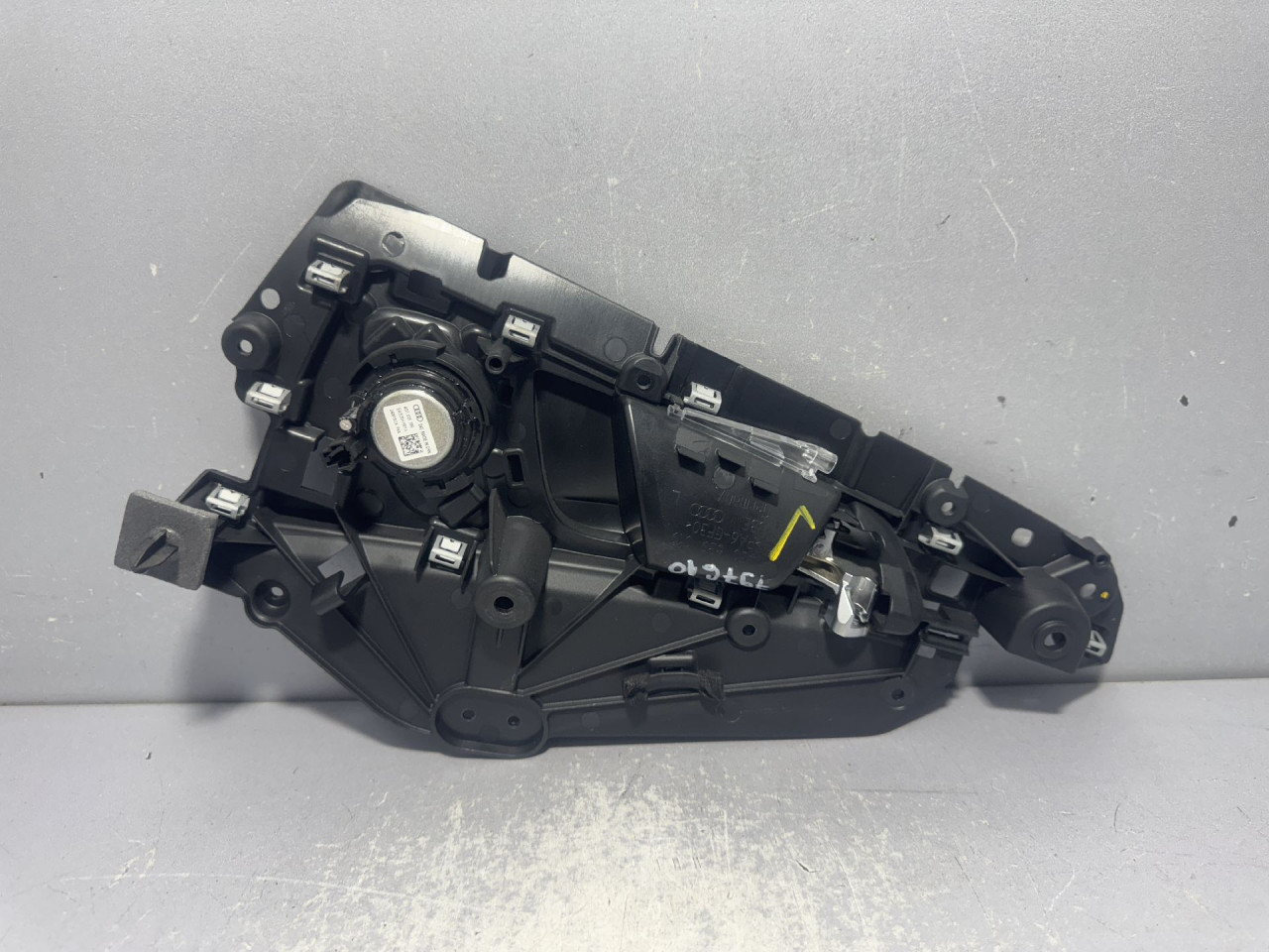 DIJELOVI UNUTRASNJA RUCKA VRATA AUDI A6 4G > 14-18 2.0 4G0839019