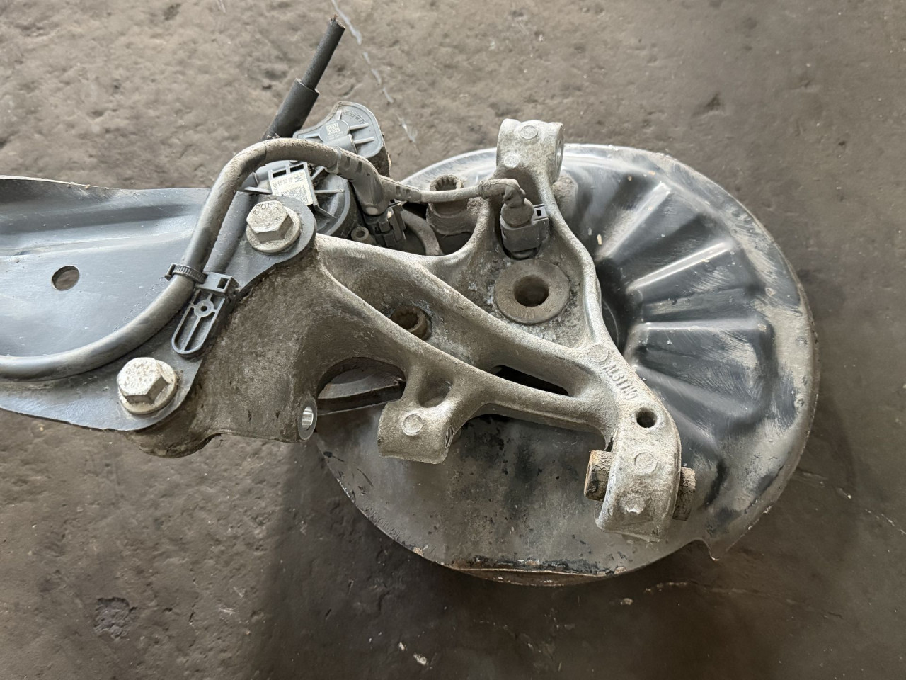 DIJELOVI GLAVCINA SKODA SUPERB > 15-19 1.6 3Q0505434H