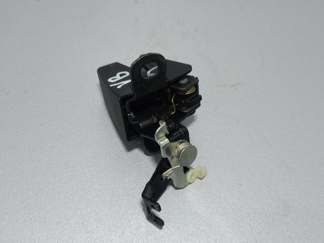 DIJELOVI BRAVA VRATA VW CADDY > 10-15 7H0827161A