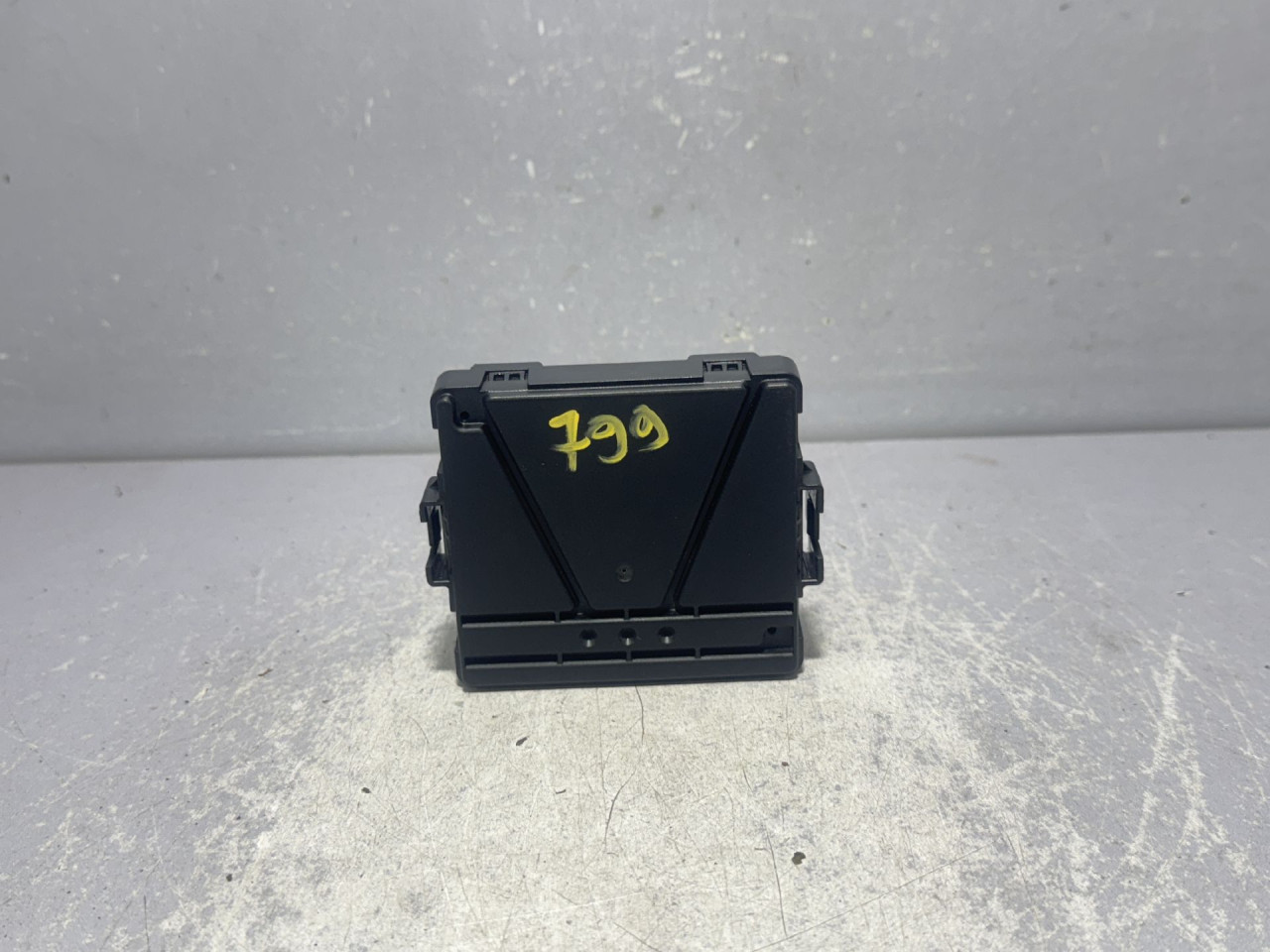 DIJELOVI ELEKTRONIKA MODUL SKODA KAROQ > 17- 1.6 3Q0907530AA