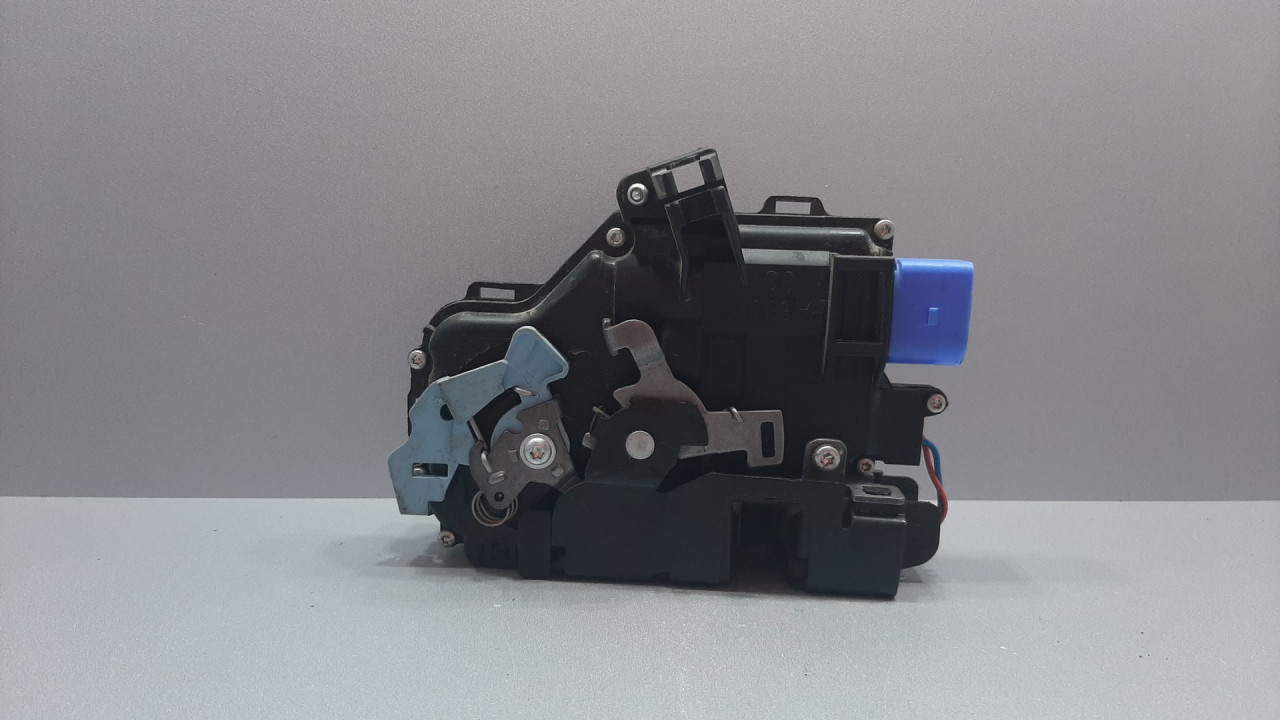 DIJELOVI BRAVA VRATA VW TOURAN > 10-15 3D2837015T