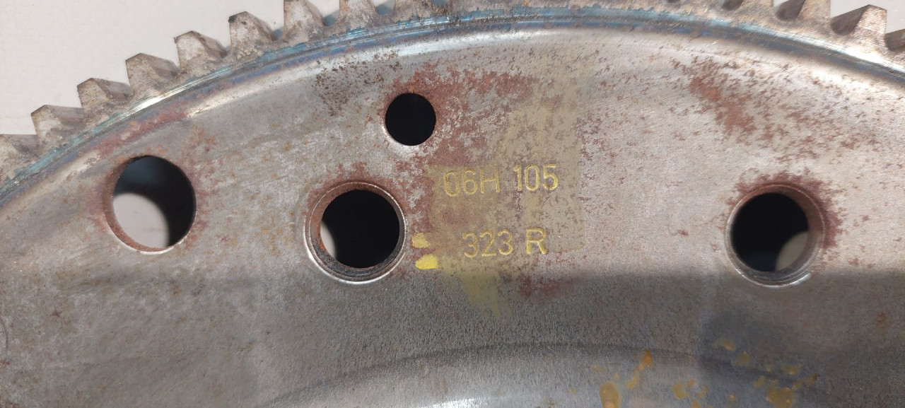 DIJELOVI ZAMAJAC AUDI A4 (B8) > 12-15 06H105323R