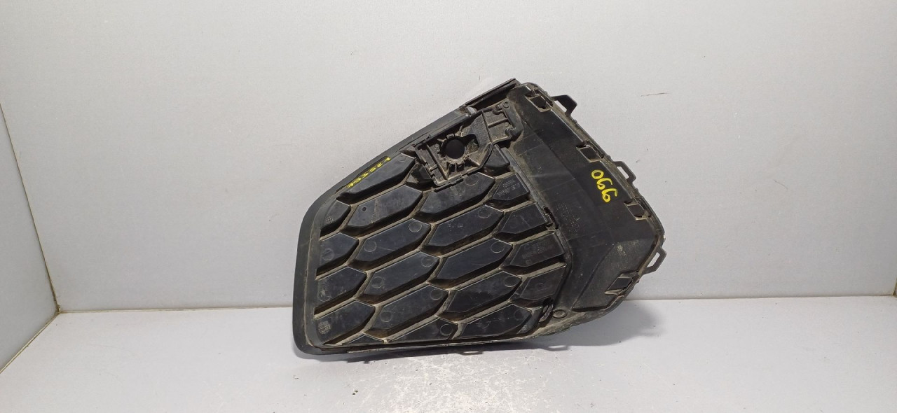 RESETKA BRANIKA AUDI A3 (8Y) > 20 -  8Y0807682B