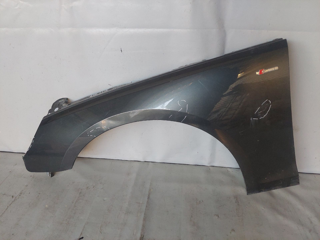 DIJELOVI BLATOBRAN AUDI A4 (B9) > 15-18 8W0821467