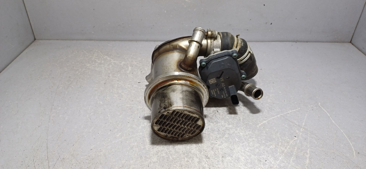 HLADNJAK EGR VENTILA VW PASSAT B8 > 14- 04L131512D