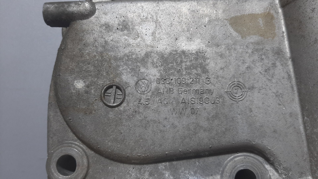 DIJELOVI DEKLO VW GOLF 5 > 03-08 03C109211G
