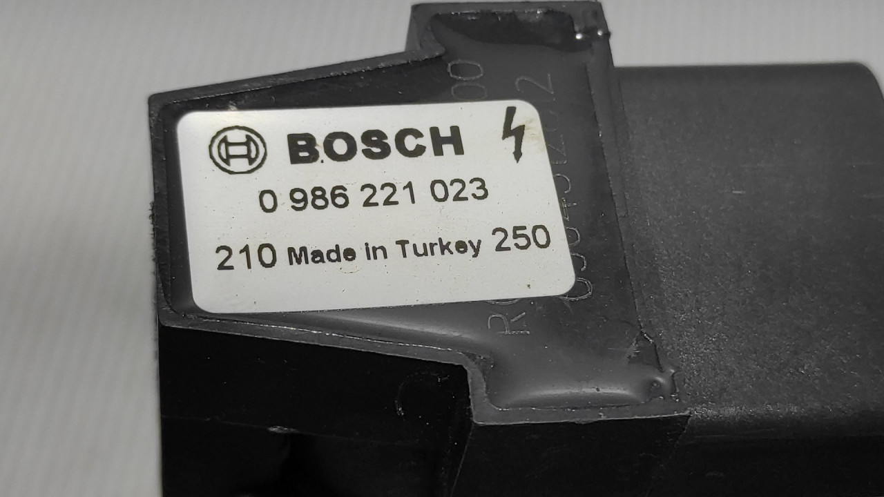 DIJELOVI BOMBINA VW GOLF 4 > 97-03 0986221023