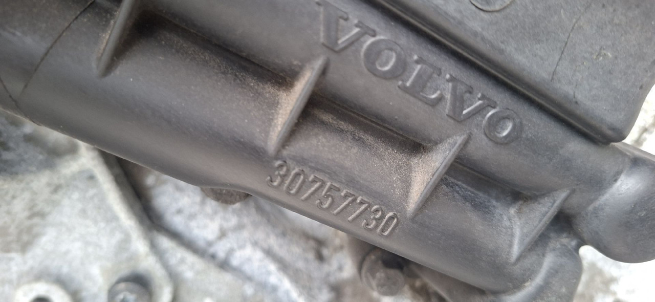 DIJELOVI KUCISTE FILTERA ULJA VOLVO V40 > 12-16 2.0 30757730