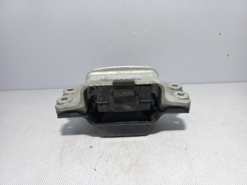 DIJELOVI NOSAC MOTORA VW CADDY > 10-15 1K0199555N