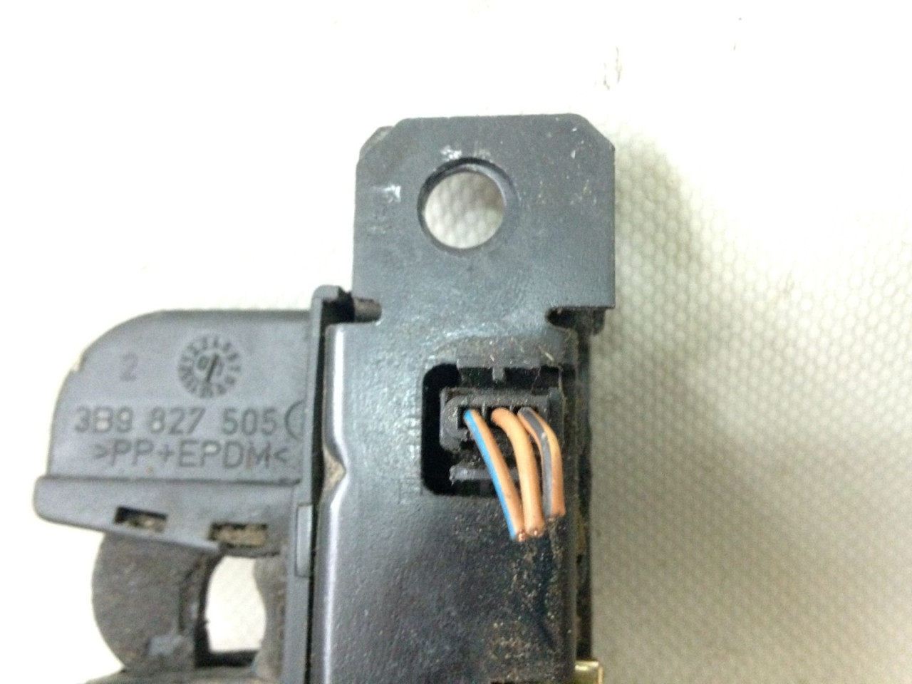 BRAVA GEPEKA VW PASSAT B5 > 96-00 3B9827505
