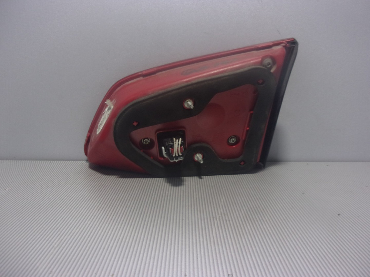 STOP SVJETLO VW PASSAT B7 > 10-14 VW055015