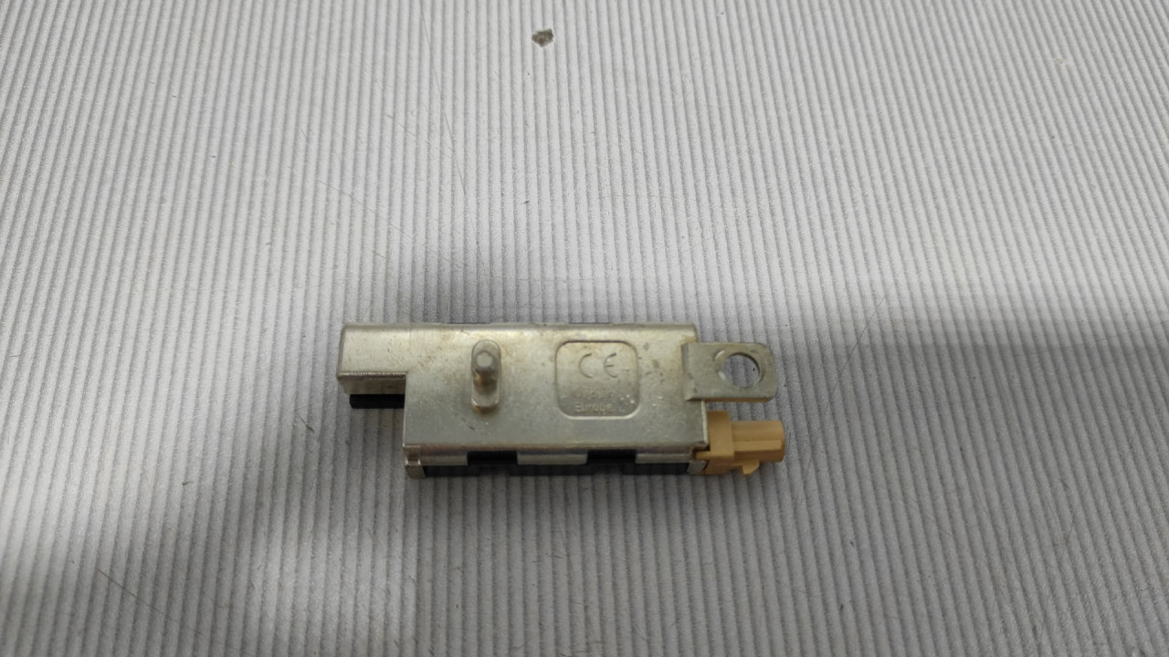 DIJELOVI ANTENA AUDI A3 > 08-12 8P4035225C