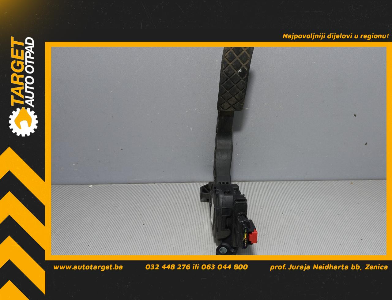 PAPUCICA GASA AUDI A4 (B8) > 12-15 8K1723523A