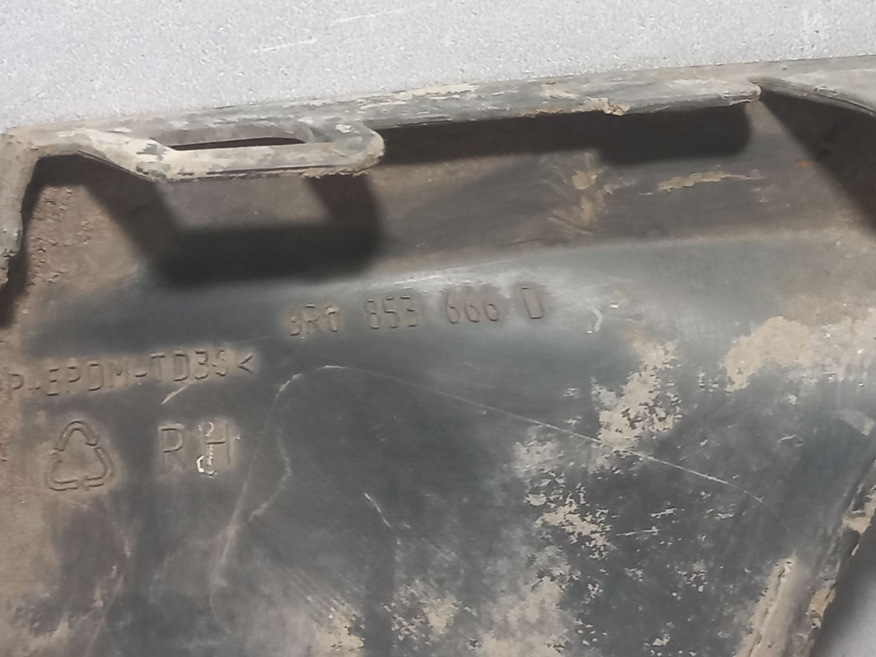 PLASTIKA BRANIKA VW POLO > 09-14 6R0853666D