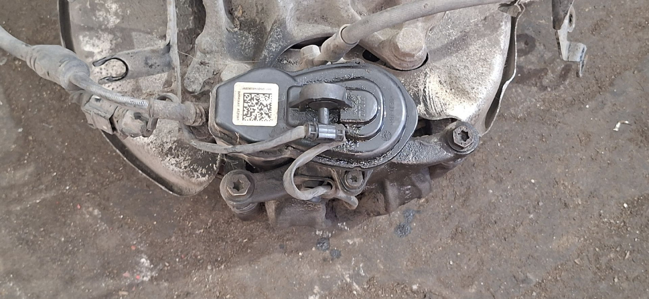 DIJELOVI KOCIONA KLJESTA AUDI A4 (B9) > 15-18 2.0 8W0406AT