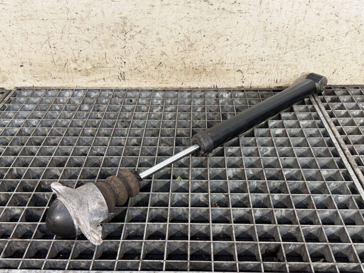 DIJELOVI AMORTIZER VW POLO > 09-14 1.6 6R0513025