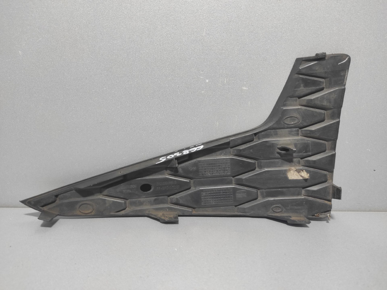PLASTIKA BRANIKA SEAT LEON > 13-16 5F0853666B