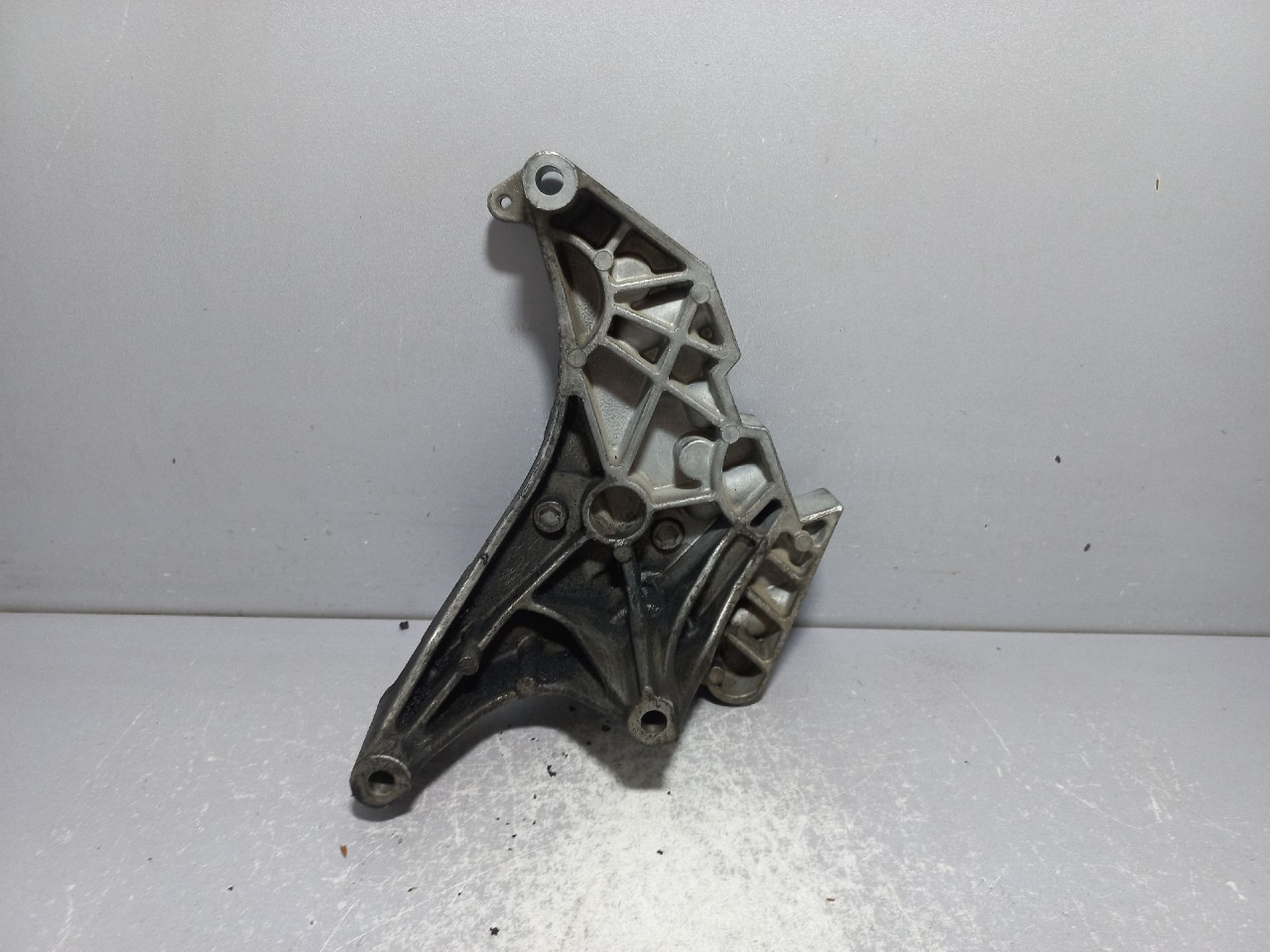 DIJELOVI NOSAC MOTORA VW CADDY > 10-15 03L199207