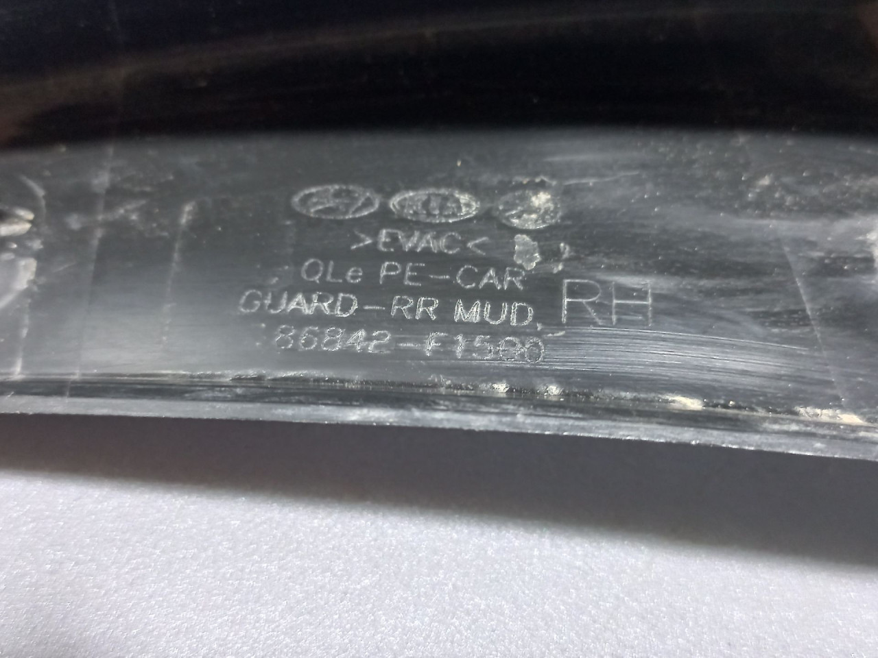 POKLOPAC NA BLATOBRANU KIA SPORTAGE > 18- 86842F1500