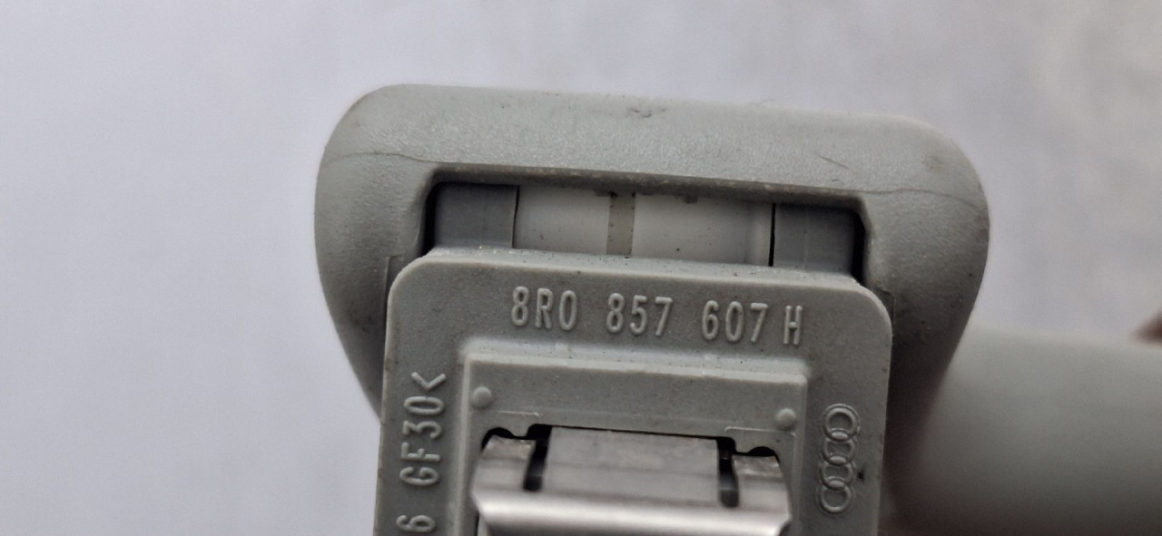 DIJELOVI KROVNA RUCKA AUDI A4 (B9) > 15-18 8R0857607H