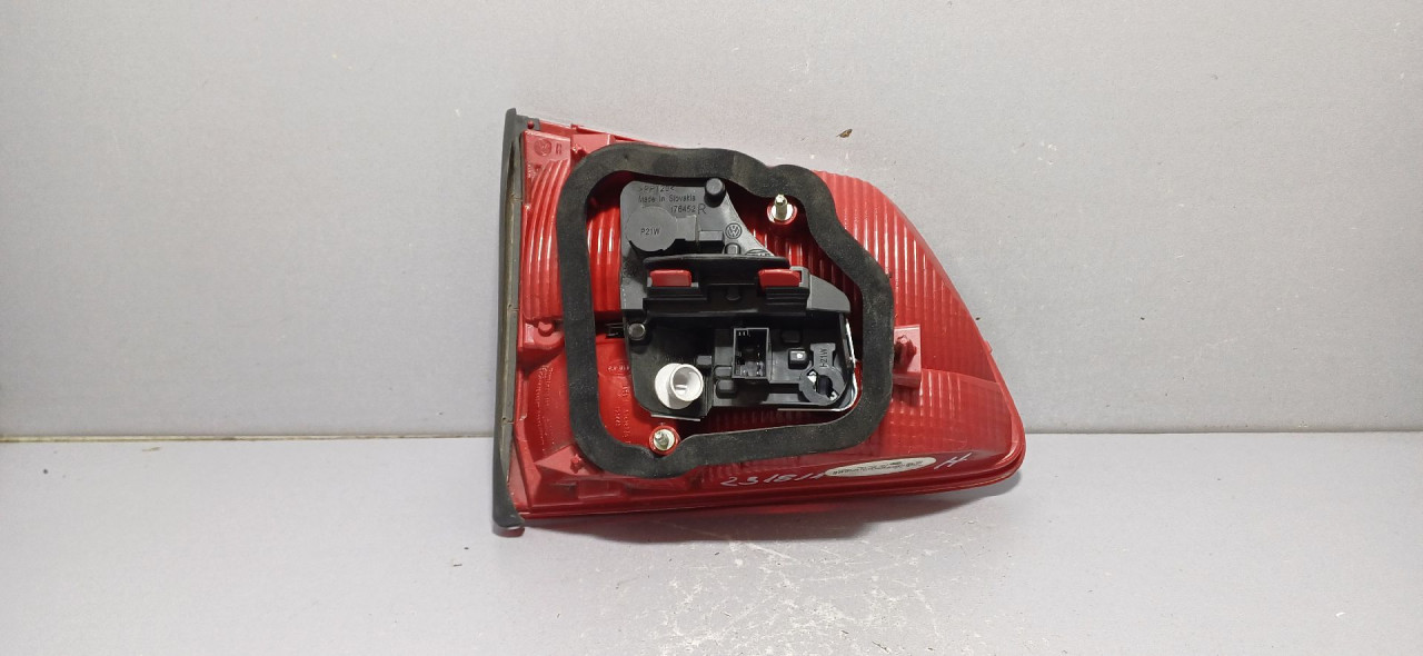 DIJELOVI STOP SVJETLO VW TOURAN > 10-15 1T0945094