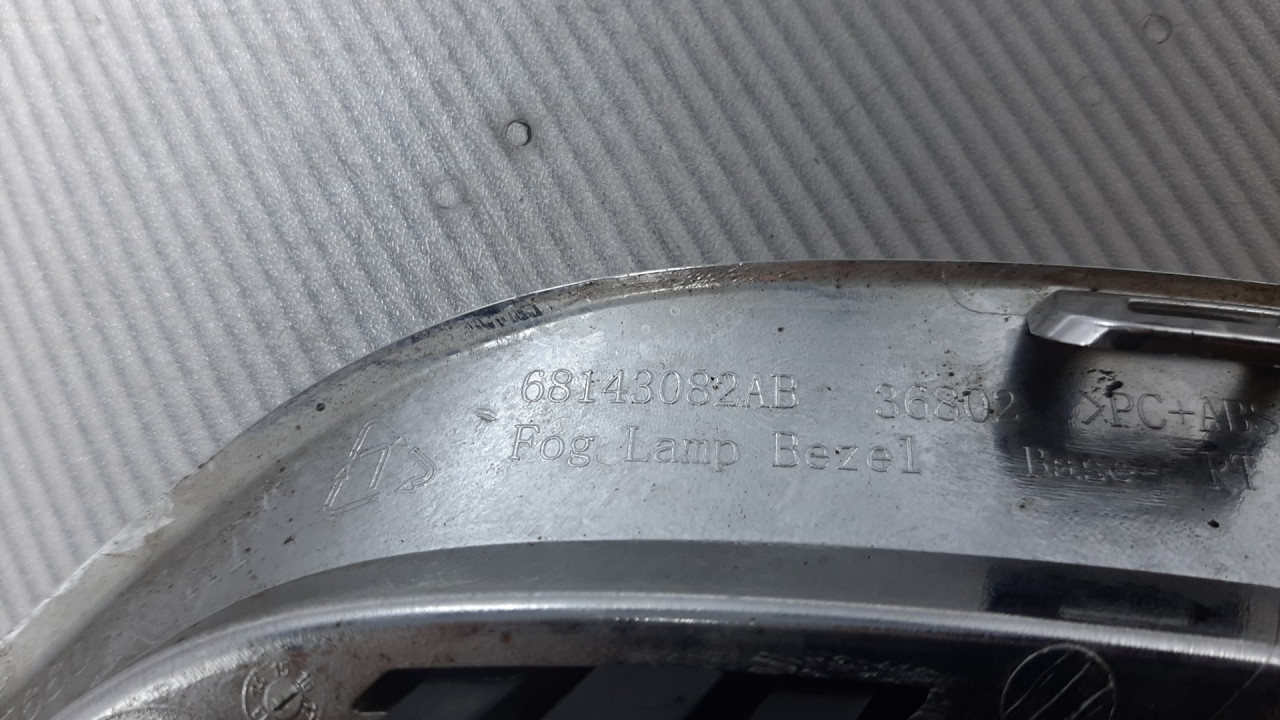 PLASTIKA BRANIKA JEEP GRAND CHEROKEE > 11-13 68143082AB