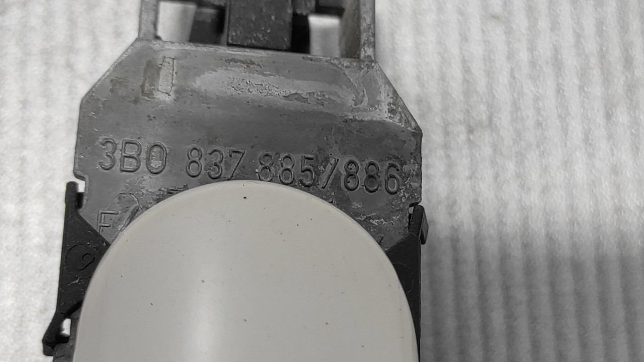 DIJELOVI RUCKA VRATA SEAT LEON > 05-09 3B0837885