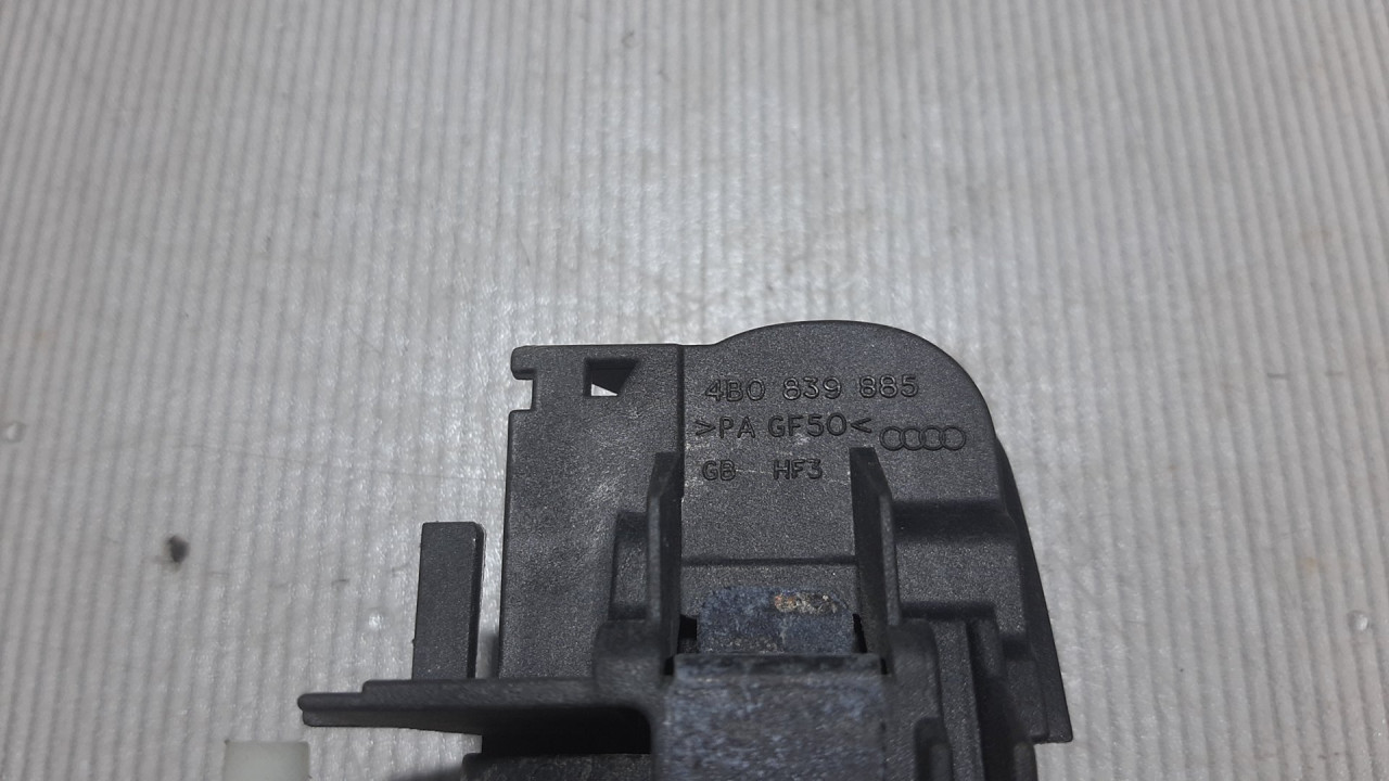 DIJELOVI RUCKA VRATA AUDI A3 > 08-12 4B0839885