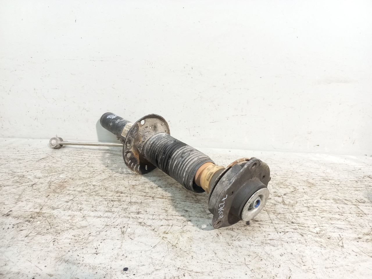 DIJELOVI AMORTIZER VW PASSAT B7 > 10-14 3AA413031M