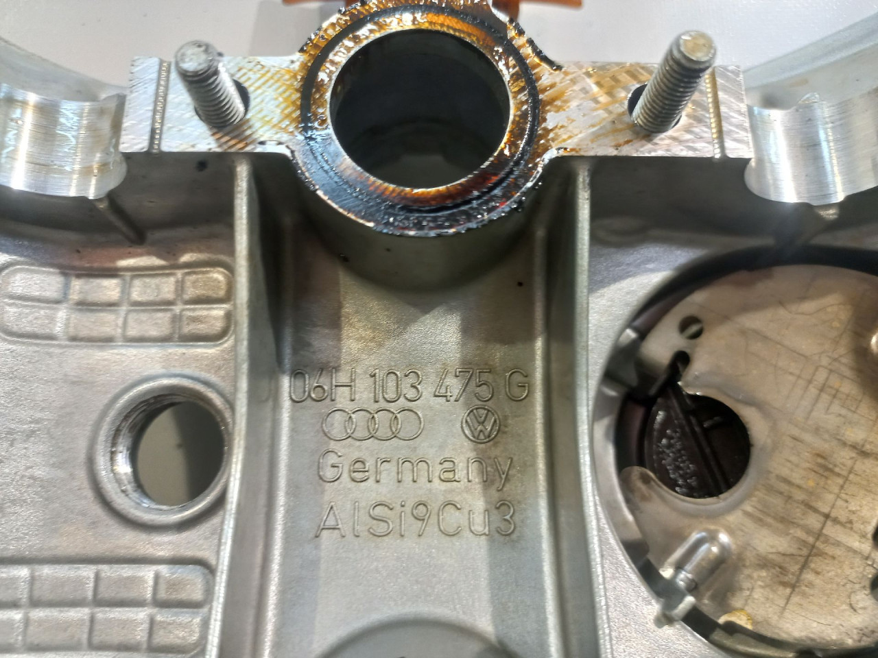 DIJELOVI DEKLO AUDI A4 (B8) > 07-11 06H103475G