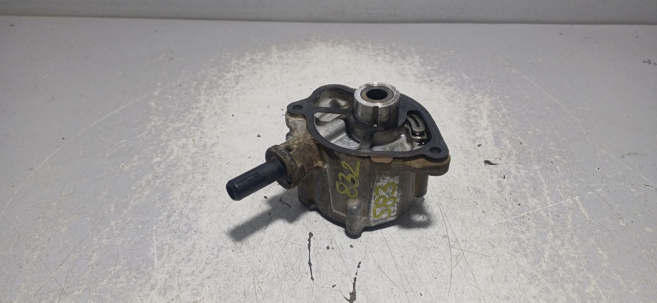 DIJELOVI VAKUM PUMPA MERCEDES GLE (W166) > 15-18