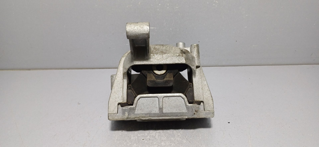 DIJELOVI NOSAC MOTORA AUDI Q3 > 11-15 2.0 5N0199262F