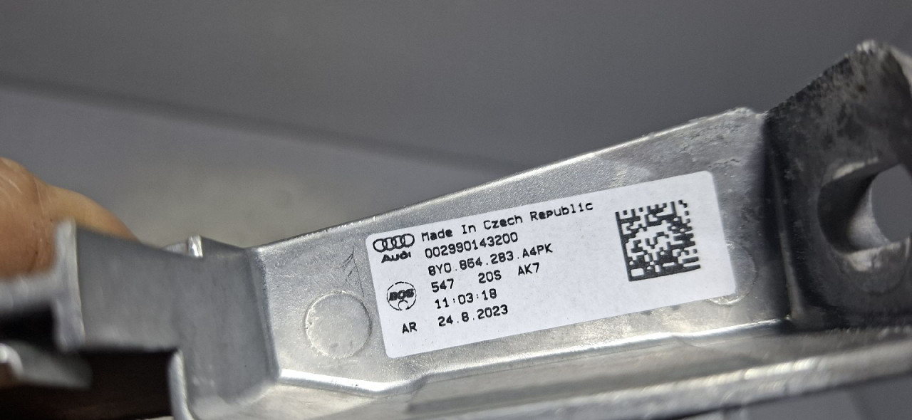 DIJELOVI NASLONJAC ZA RUKU AUDI A3 (8Y) > 20 -  1.5 8Y0864283A