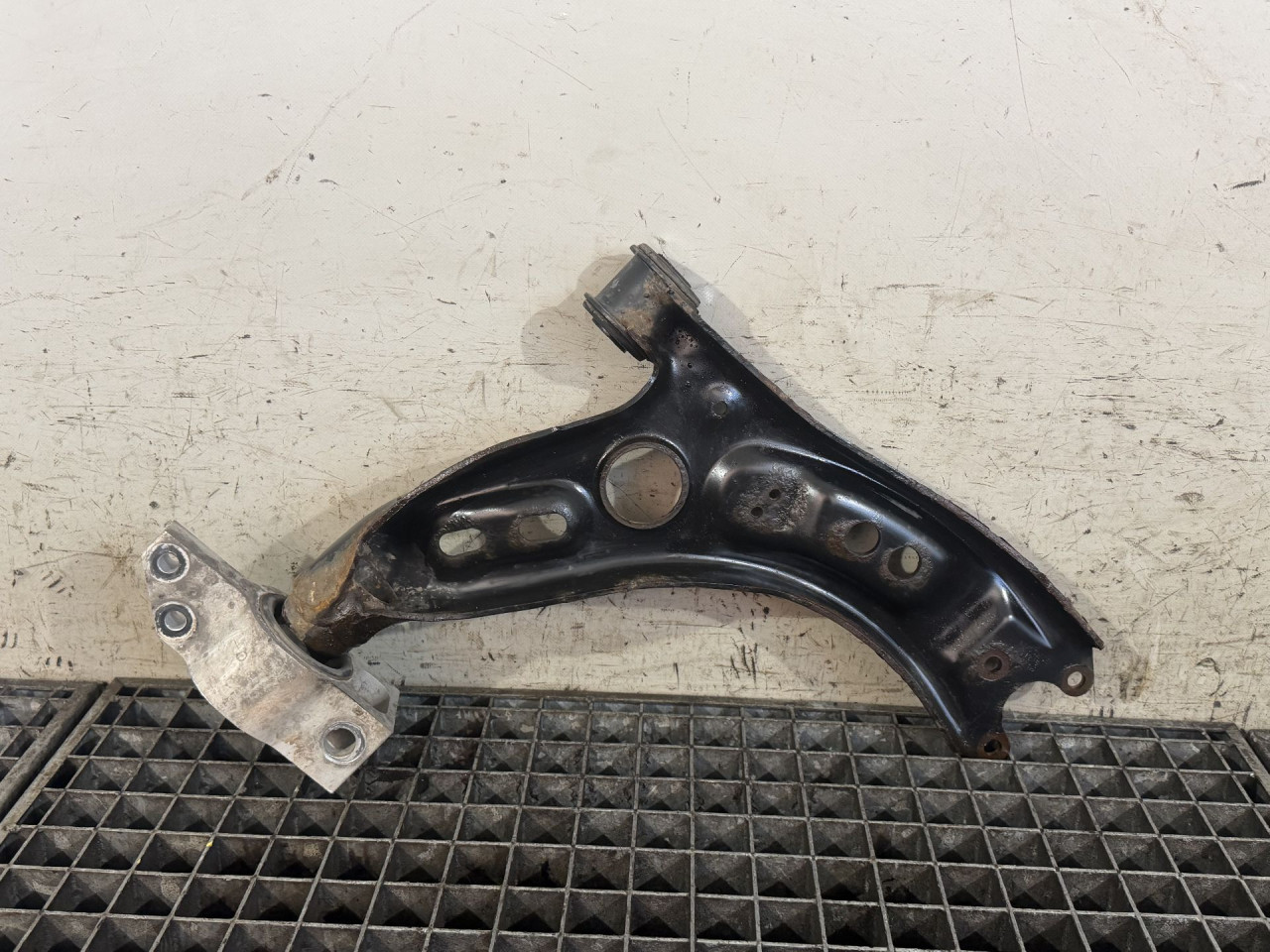 DIJELOVI LAFETA VW TIGUAN > 11-15 1K0407165C