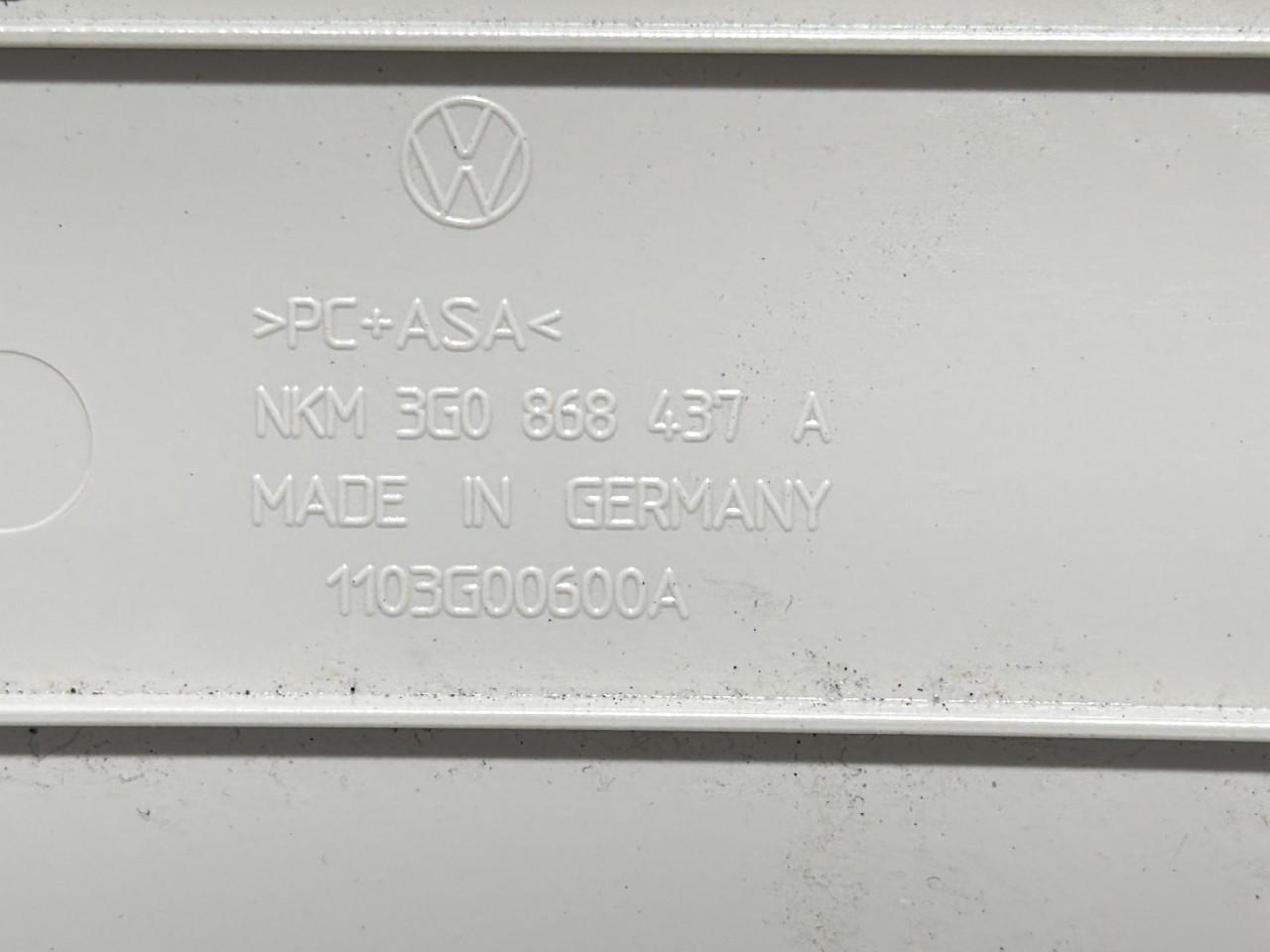DIJELOVI PLASTIKA VW PASSAT B8 > 14-19 2.0 3G0868437A