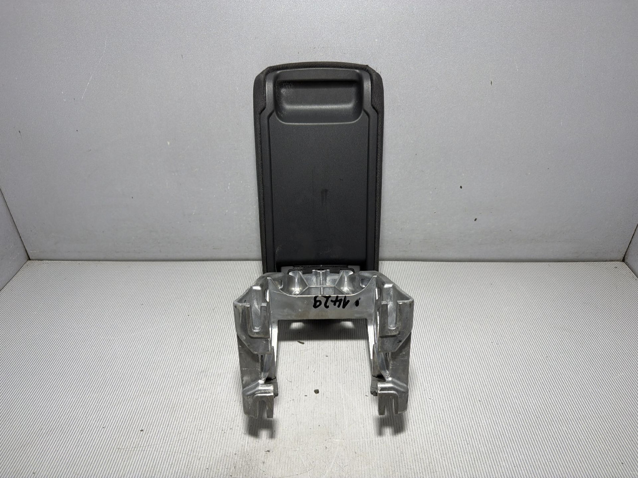 NASLONJAC ZA RUKU AUDI A3 (8V1/8VA) > 12-16 8V0864283