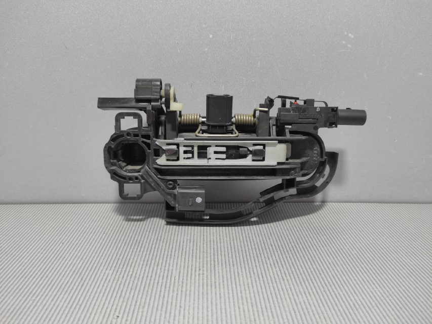 DIJELOVI RUCKA VRATA AUDI A6 > 04-08 4F0837885