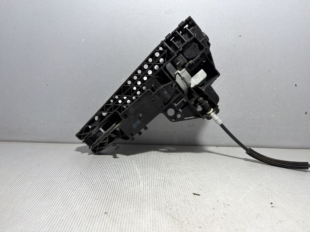 DIJELOVI RUCKA VRATA AUDI Q3 > 11-15 2.0 8U0837886
