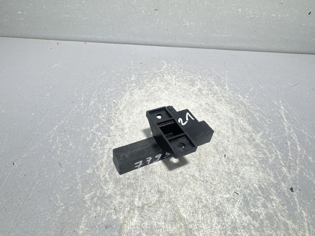 DIJELOVI ANTENA VW TOUAREG > 14-18 8K0907247