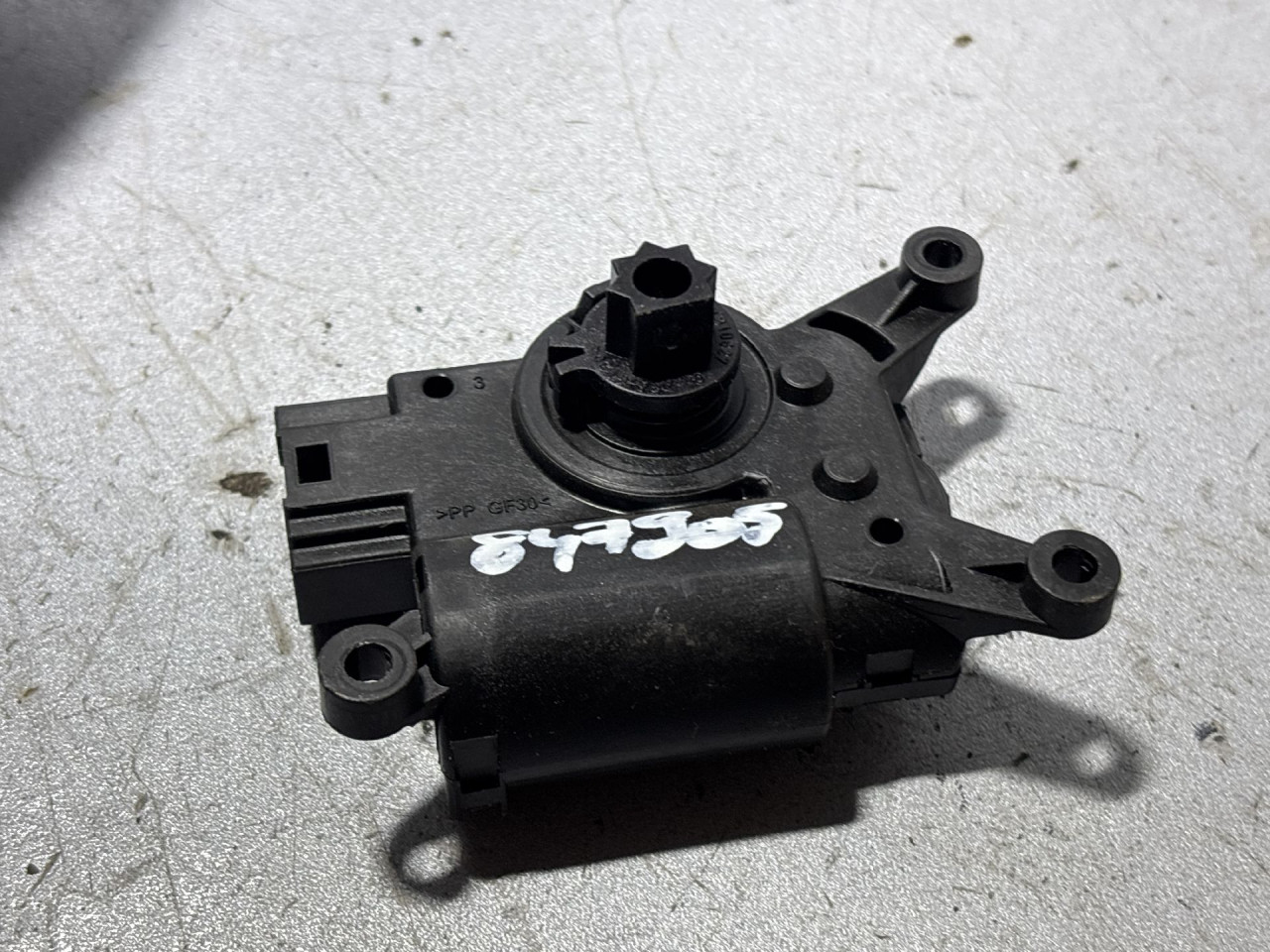 DIJELOVI MOTORIC KLAPNE VW TIGUAN > 11-15 5Q0907511L