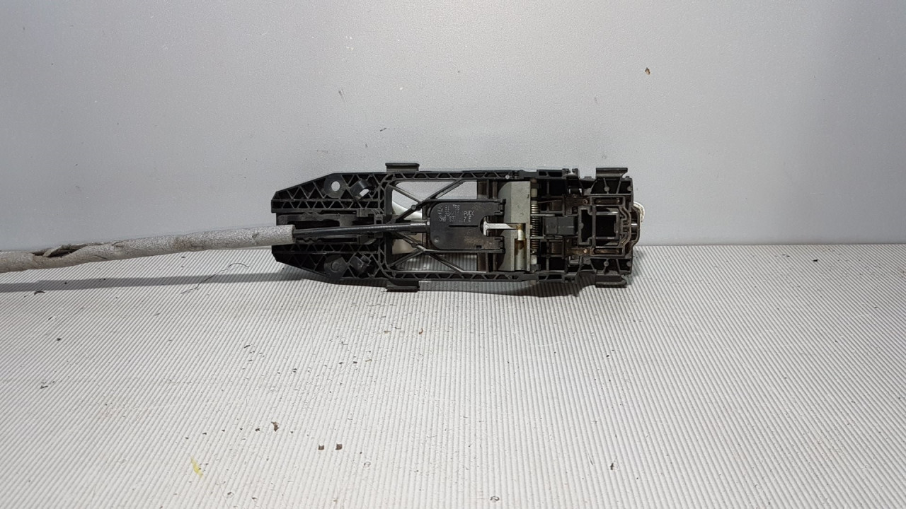 DIJELOVI RUCKA VRATA VW GOLF 7 > 12-16 5N0839885H