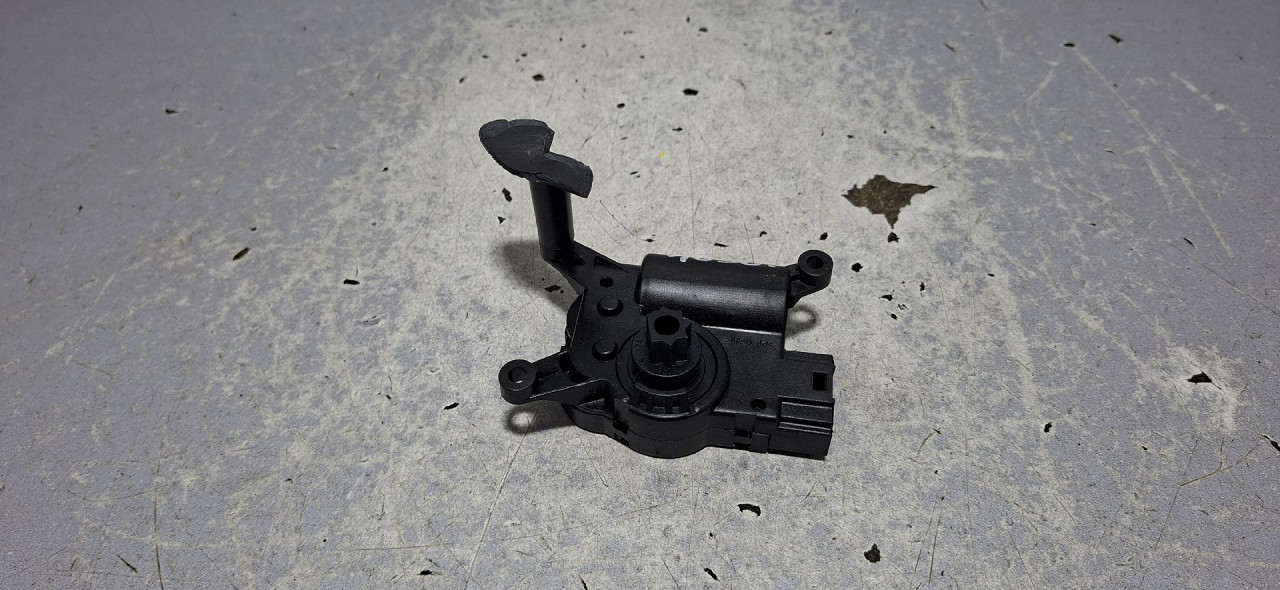 DIJELOVI MOTORIC KLAPNE AUDI Q3 > 11-15 5Q0907511L