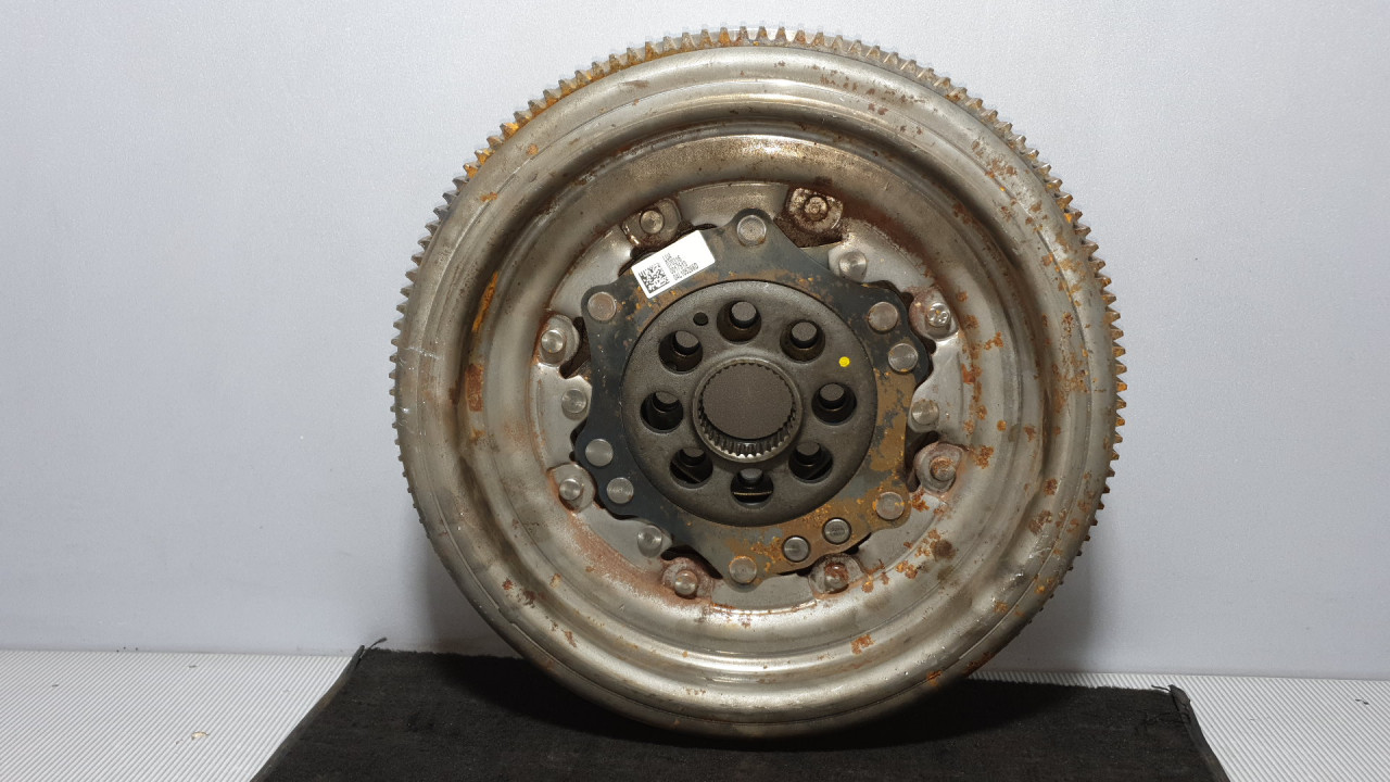 DIJELOVI ZAMAJAC VW PASSAT B8 > 14- 04L105266D