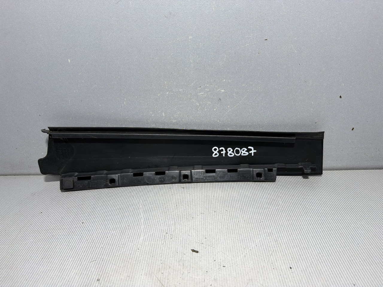 DIJELOVI LAJSNA AUDI Q3 > 11-15 2.0 8U0839902